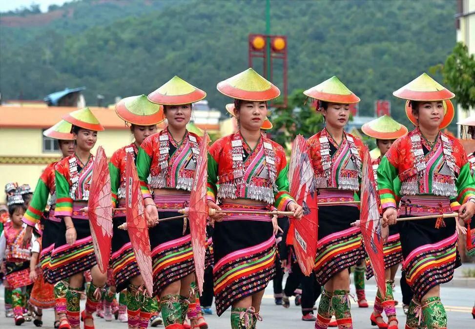 新平花腰傣服饰和峨山彝族花鼓舞将加入国家级“非遗”名录