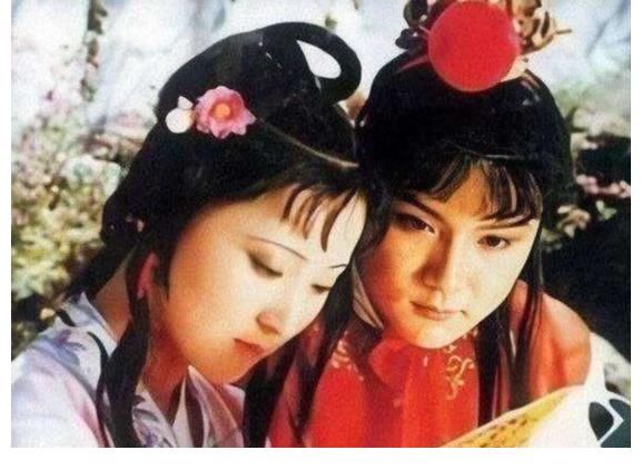 金玉良缘|薛姨妈说要给贾宝玉和林黛玉保媒，她是认真的吗？那金玉良缘又是怎么回事呀？