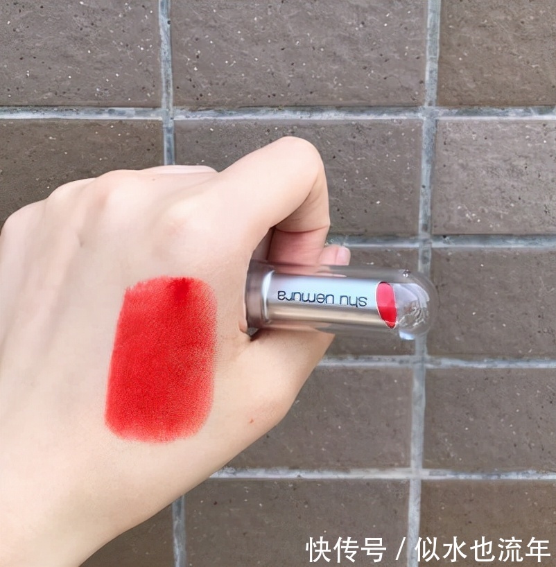 coco 这些滋润型的口红,超显白显肤色,为双唇的带来舒适感以及润泽感