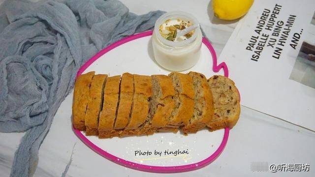 家有烤箱的一定要试试，不用打发，简单搅拌就能做的蛋糕，太香了