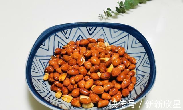 花生米|炒花生米,这样做更入味,又酥又香,放几天都不返潮,家人爱吃