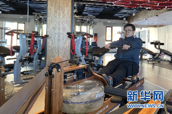 卢文龙！冰雪情缘入画来