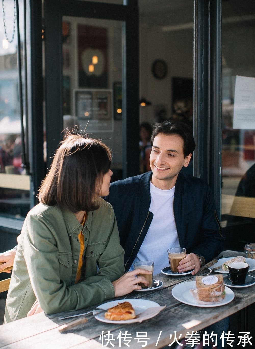 新婚之夜丈夫提AA制生活,妻子立马同意,