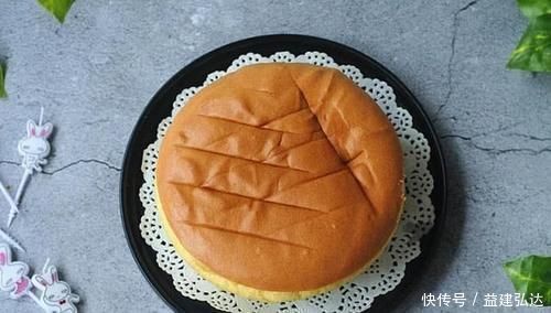 别鼓捣电饭锅蛋糕了,现在流行它!比戚风蛋糕更柔软,简单零失败