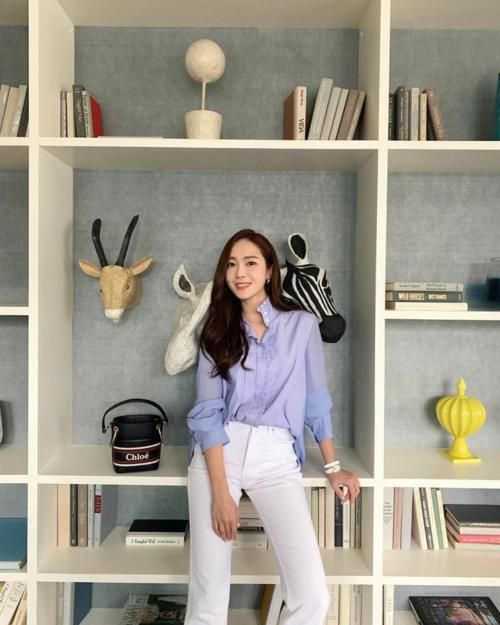 6个“显白小心机”让你气质马上UP！从穿搭、妆容入手！瞬间提亮暗沉肤色！