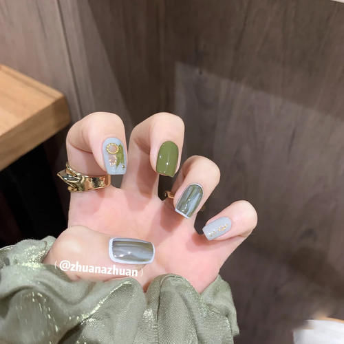 夏日色彩太平淡？那给指尖来点“绿”吧