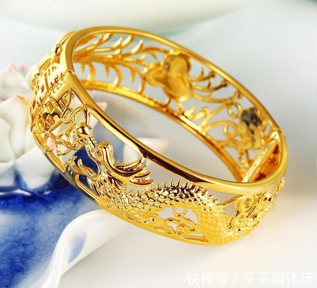 女人|实话实说,女人到了30岁别戴廉价货,这些黄金首饰才是“贵妇款”