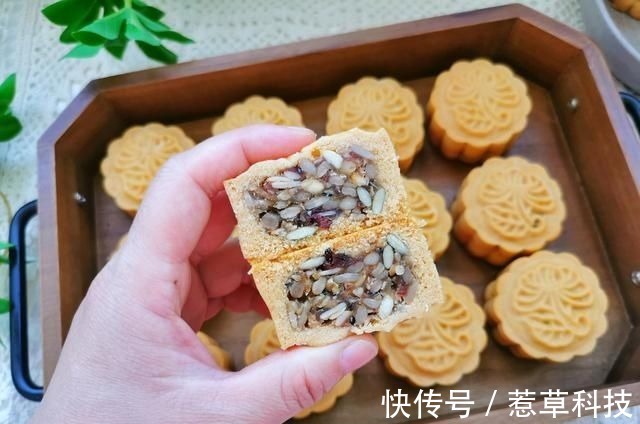 中秋月饼不用买了,教你在家做,配方简单做法详细,比买的好吃