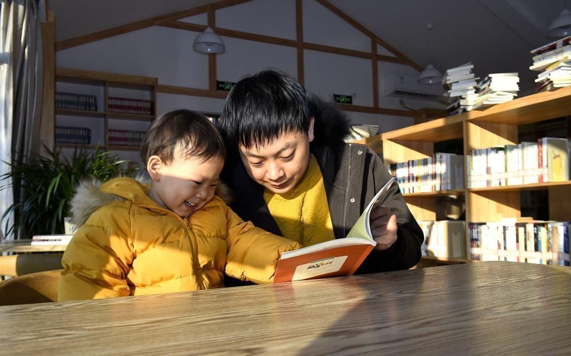 家长|研究表明右脑发达的孩子更聪明,娃有这3种表现,父母偷着乐吧