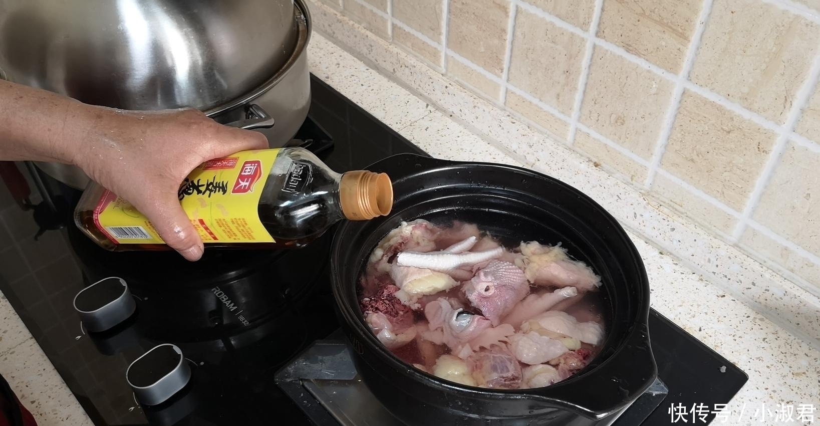 炖母鸡汤要不要先焯水,难怪做出来的鸡汤不好喝,第一步就错了