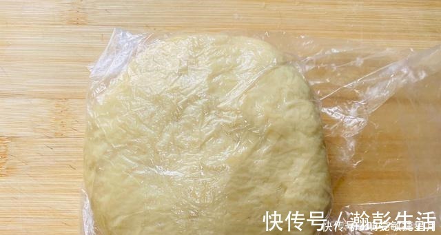 想吃|想吃油条在家做，食材简单易操作，蓬松酥脆，个个空心又好吃