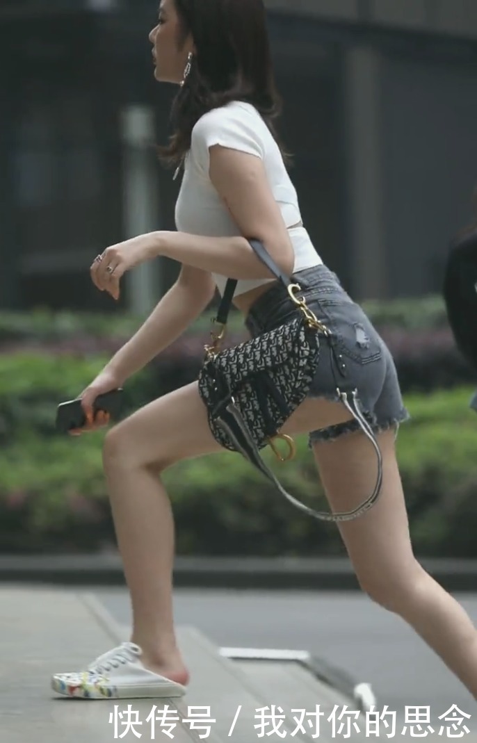 过分|腿长就是任性,这一步跨的过分了