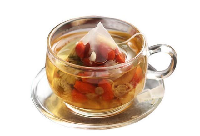 搭配|不同颜色和种类的菊花泡水喝,功效也大不相同,别傻傻不知