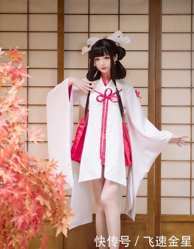 cospl13岁coser不得了,堆堆袜都能穿成船袜,伸腿那刻长到逆天