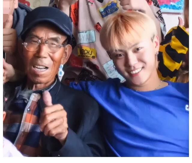 75岁独自抚养年幼孙女，感化王晨正，尚成苍老人的故事引人泪目