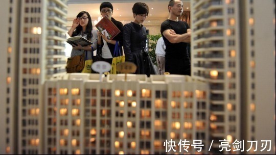 房子|存款50万但没房，有房却没存款，两者谁的日子过得更潇洒？