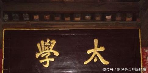 报出|皇帝问县令你父亲是谁县令报出父亲的名讳,皇帝升三级官!