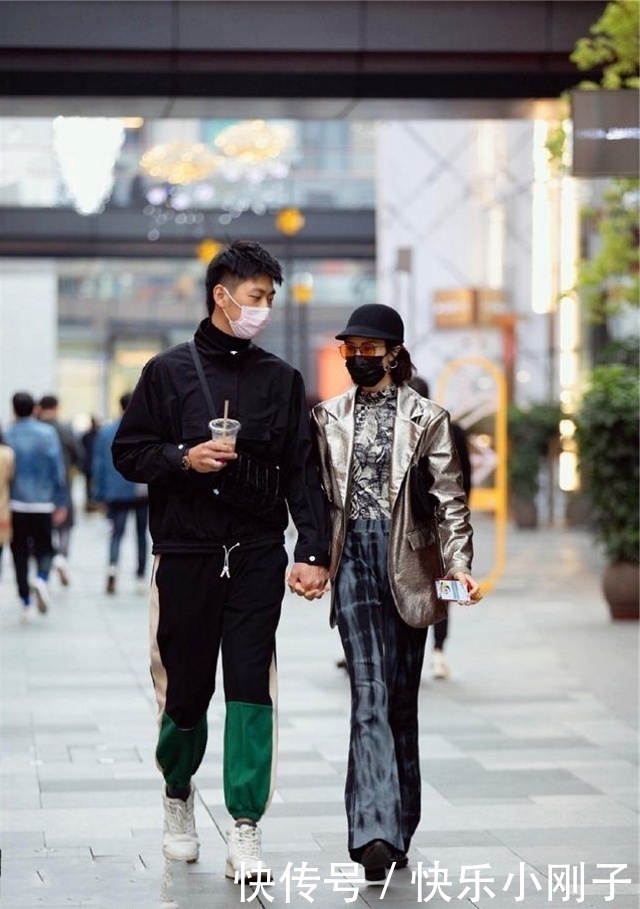 街拍|时尚街拍,在形形色色的穿搭中,有一些女生的搭配格外抢眼