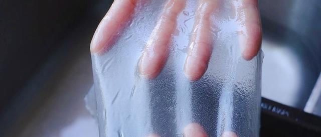 比例|做凉皮太复杂了,教你一种懒人做法,掌握淀粉水的比例很重重要