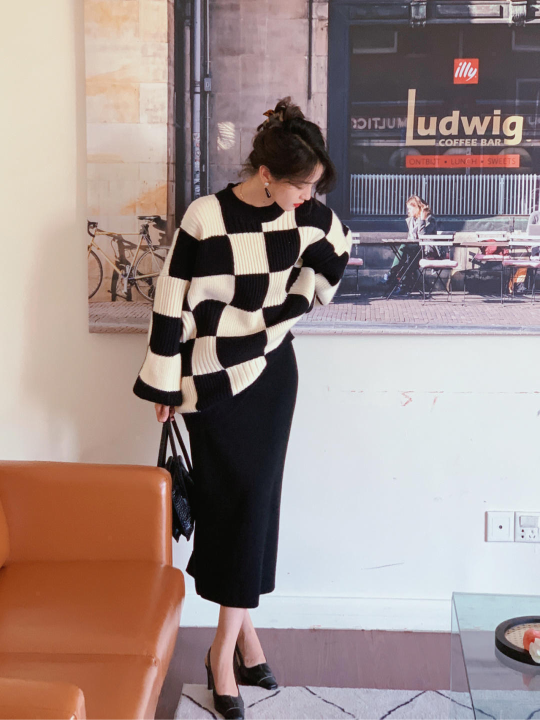 毛呢大衣|轻熟女性会穿“针织衫”更优雅,学会这几个搭配技巧,简约又洋气