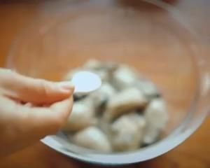 这样酥炸生蚝，外酥里嫩，生蚝的汤汁完全保留
