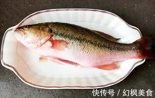 鲜嫩|做清蒸鱼，放盐放料酒就错了，大厨教你正确方法，鱼肉鲜嫩还不腥