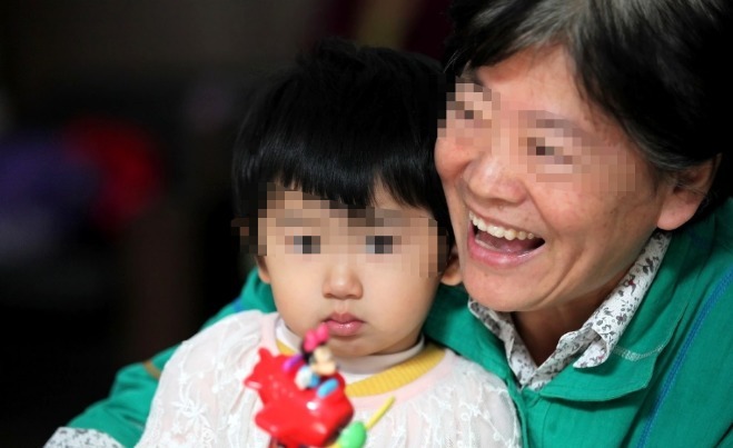 爸爸|“爸爸昨晚打妈妈，妈妈疼得直叫”，孩子的话让姥姥脸红不敢说