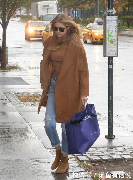 毛绒 中年女人不想做“土味大妈”,这5种穿搭要尽量避开,会拉低档次