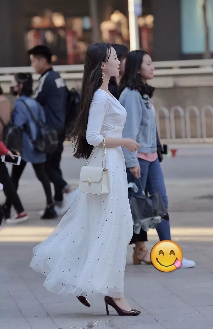 尖头|高跟鞋搭配出街,让女性显得时尚又魅力