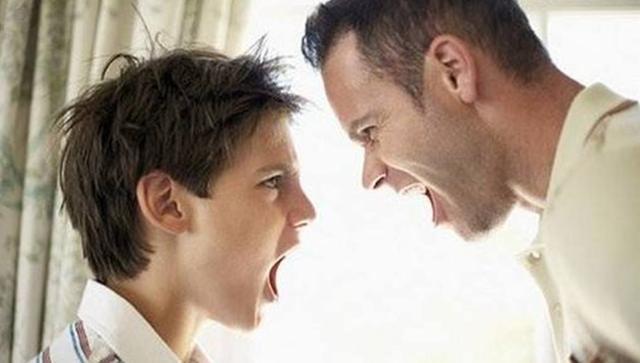 宝妈|帮爸爸搓澡被拒,儿子放声大哭超委屈,网友:这搓澡工具亮我一眼