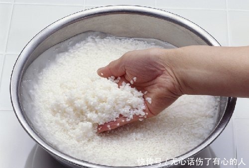 毛巾用久了又臭又滑,聪明人用这几招清洗,保准洗完跟新的一样