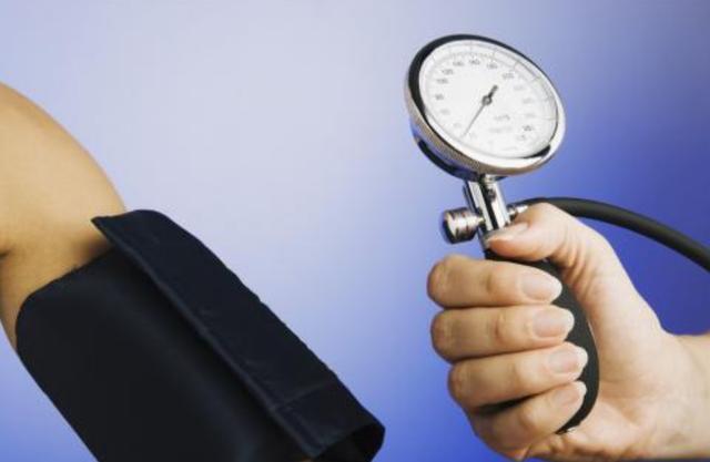 压迫|颈椎病病发,身体将发出5个“信号”,如患上需及时治疗