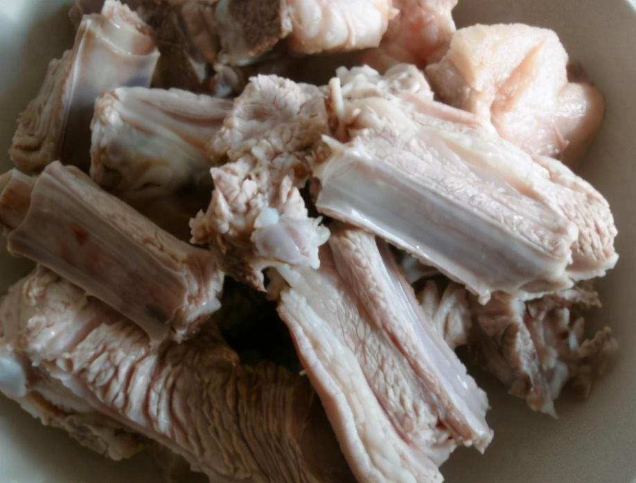 羊排|炖羊肉时，牢记“1放2不做”窍门，羊肉汤香浓肉软烂，无膻味