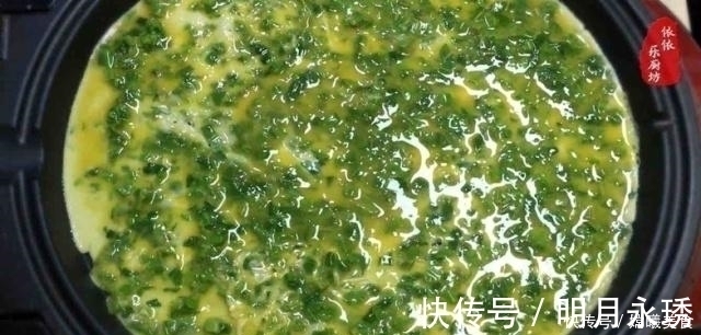 鸡蛋别再老一套,这做法孩子点名吃,5分钟搞定,好吃不上火!