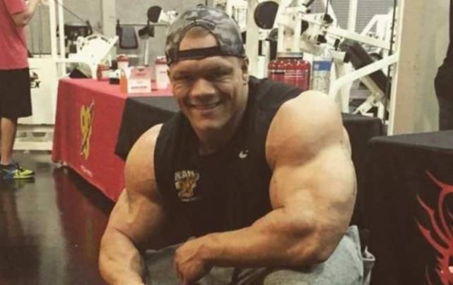 健身|240斤肌肉野兽，19岁健身21岁拿职业卡，最终却输给一口饭