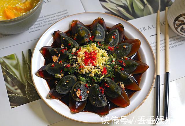 精致|一家三口的精致晚餐，营养全面又美味，网友看到韭菜盒子被馋哭了