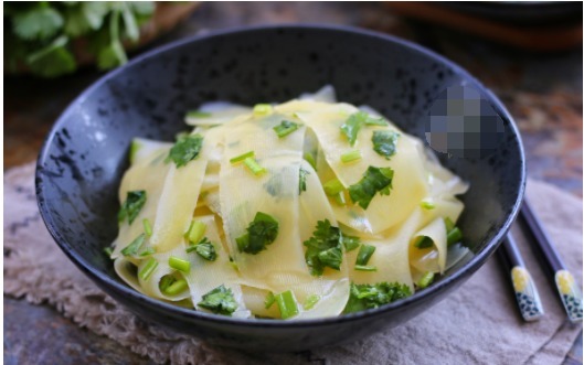 土豆新做法，脆爽开胃比肉香，既下酒又下饭