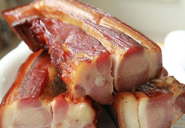腌腊肉时，牢记这个加盐比例！腊肉做好金黄透亮，好吃不长霉！