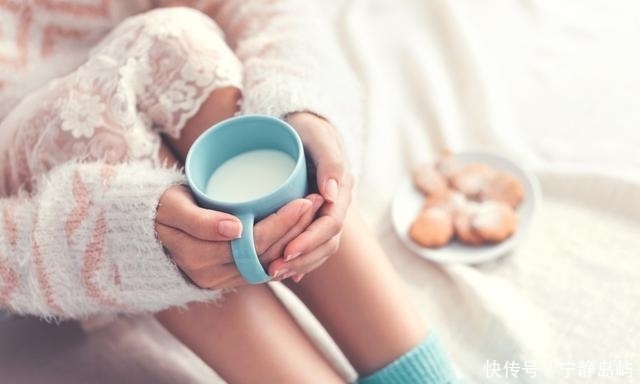 不到40,就脚后跟干裂?教你三招,脚丫重回白嫩