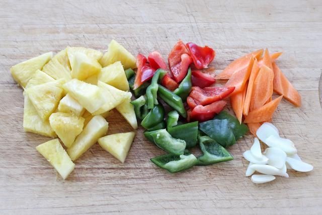 排骨|排骨这样做孩子多盛一碗饭，酸甜开胃香喷喷，比外面饭店的还好吃