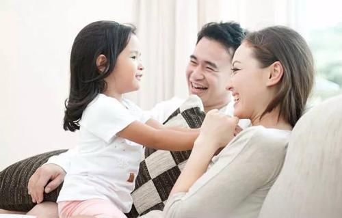 育儿百科|3岁儿子吃了半包干燥剂,妈妈的动作救了娃,医生竖起大拇指称赞