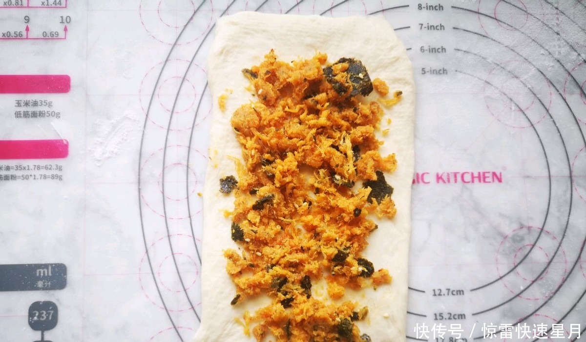 这款蛋黄肉松面包,柔软又香甜,吃过的人都说好!