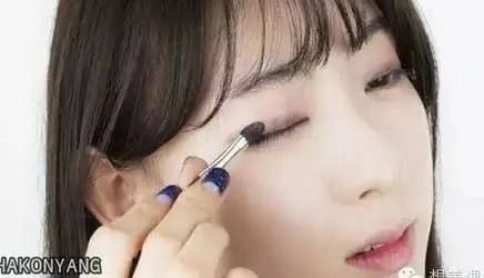 适合丸子头的春日妆容~