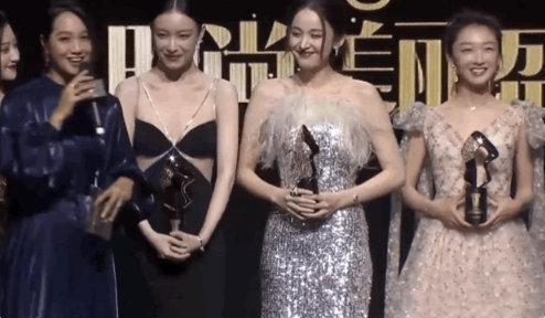 直播|朱丹直播时回应口误，鼓励自己“天下我最棒”，却被骂没有羞耻心