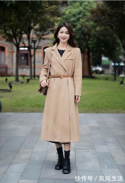 小个子 入冬最流行的大衣,是“过膝不过踝”,小个子女生穿时髦又显高