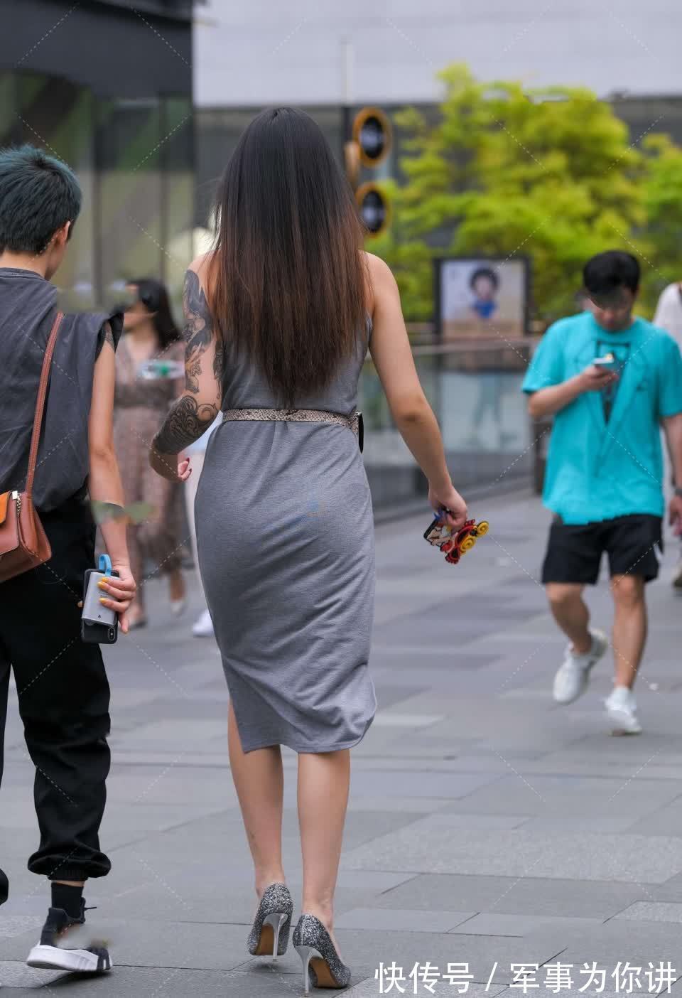 紧身|十足的气质美女，成熟低调大方，散发出迷人的气质太爱了！