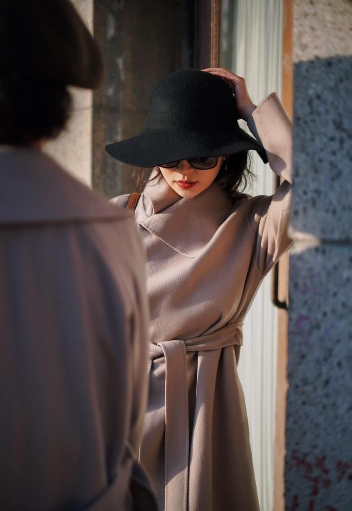 中年女人会打扮才不显老！4种帽子的冬天搭配法，优雅又不显老气