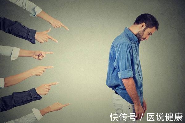 抑郁症患者|抑郁症患者，经常有4种情况！有这3种特征的老人，要做好预防