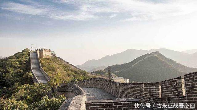 灰尘|1907年北京八达岭长城老照片:荒芜一人,灰尘布满整个城楼