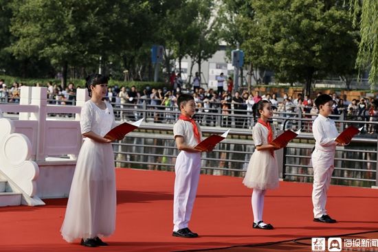 淄博荣耀广场红旗飘扬 热烈庆祝新中国成立72周年|中国红·齐鲁行 | 荣耀广场